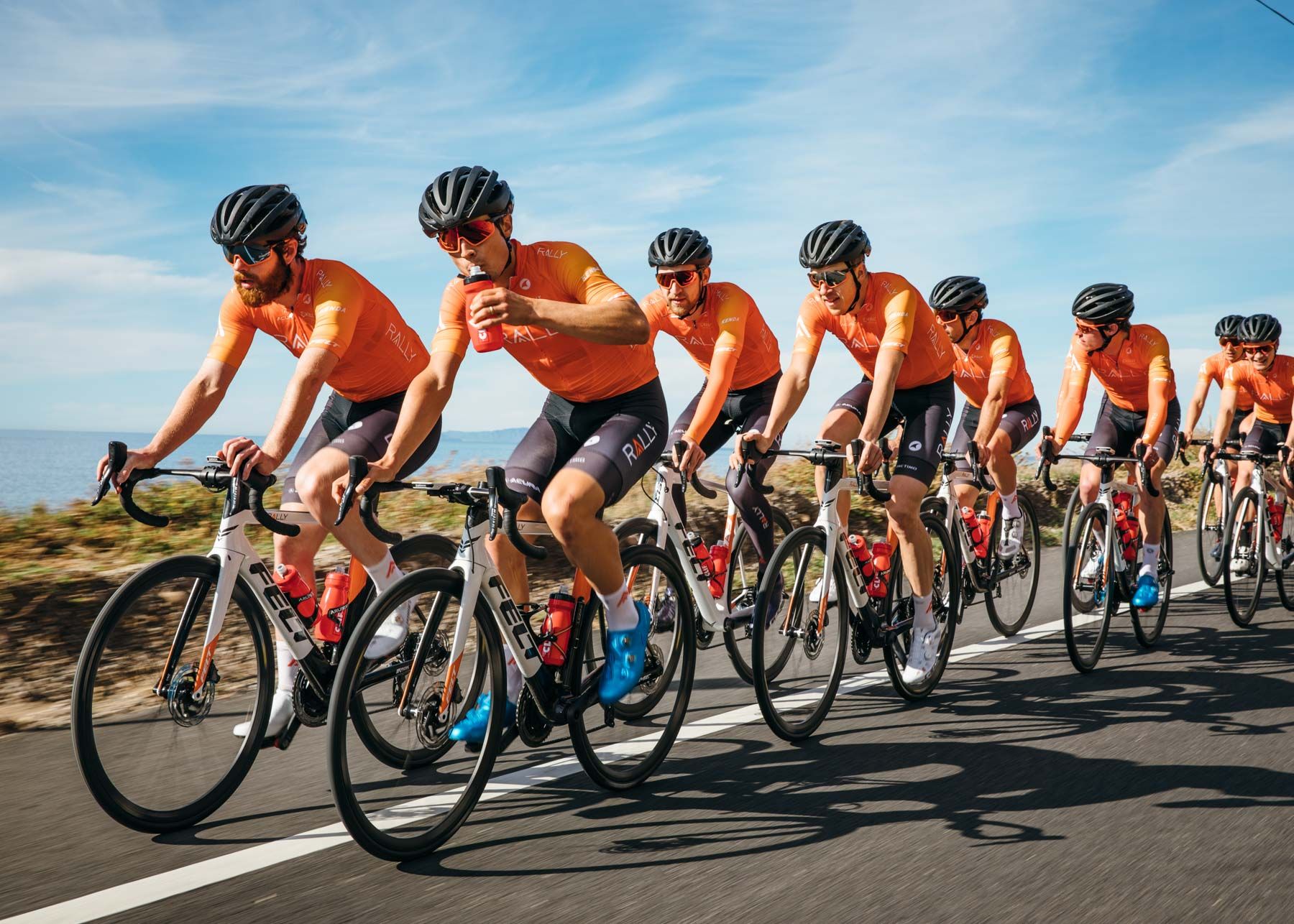 How much do pro cyclists train? Hours, intensity, rest…