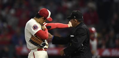 Umpire immediately apologized to Shohei Ohtani after seeing that he wasn’t cheating