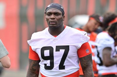 Browns DT Perrion Winfrey charged with assaulting woman