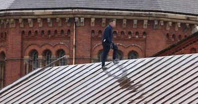 Inmate climbs onto roof of notorious UK prison in standoff with police