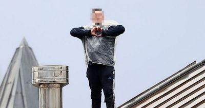 Inmate makes heart gesture and scrawls message on Strangeways roof