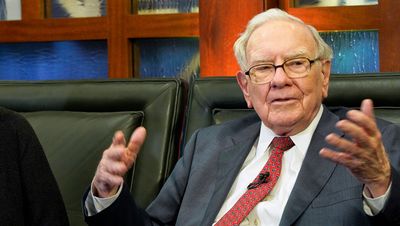 Bitcoin Price Surges Above $30,500; But Warren Buffett Still Thinks It's A Gamble