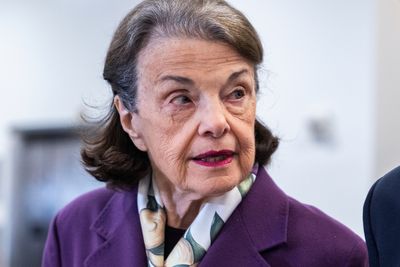 Feinstein to temporarily step down from Judiciary Committee after calls to resign - Roll Call