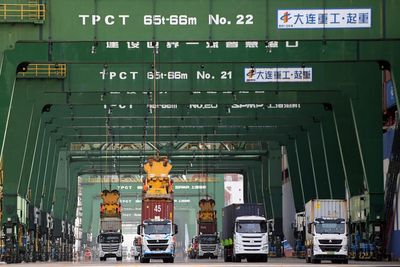 China's exports rebound unexpectedly to growth in March