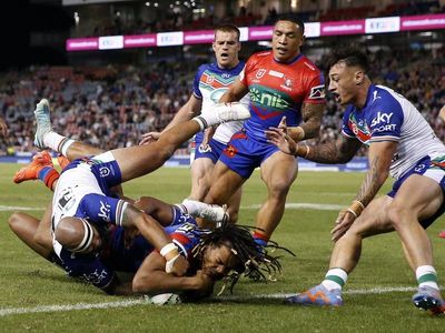 Knights enter top eight after ending Warriors comeback
