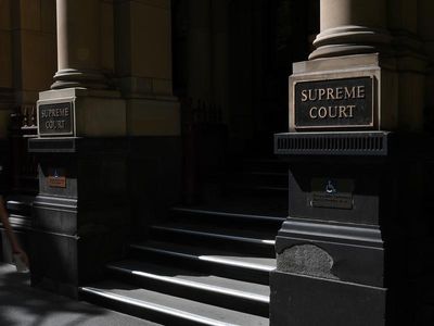 Trio plot father's murder from inside hotel room