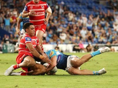 Sexton the hero for Titans as late try sinks Dragons