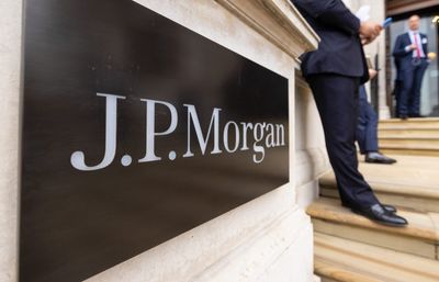 JPMorgan warns that bankers who fail to come into the office could face ‘corrective action’—and orders leaders to be in 5 days a week