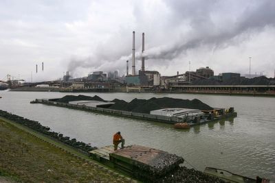Report criticizes Dutch authorities over risky emissions