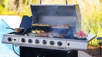 Weber vs Char-Broil - can the budget brand beat out the fan favorites?