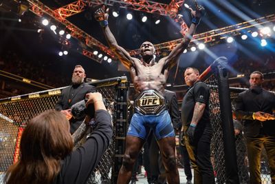Jon Anik declares Israel Adesanya ‘the greatest middleweight champion of all time’ after UFC 287
