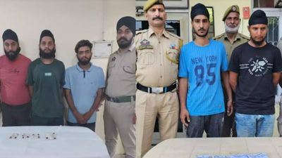 Five drug peddlers arrested with 34 gms of heroin in Jammu