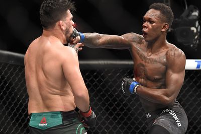 Israel Adesanya def. Kelvin Gastelum at UFC 236: Best photos