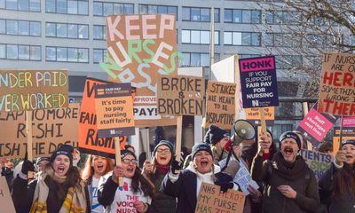 New nurses’ strikes likely in England if RCN members reject pay offer