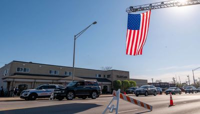Visitation held for Chicago firefighter Jermaine Pelt who died in South Side blaze