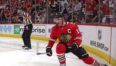 Jonathan Toews scores in sendoff, but Blackhawks lose to Flyers in overtime
