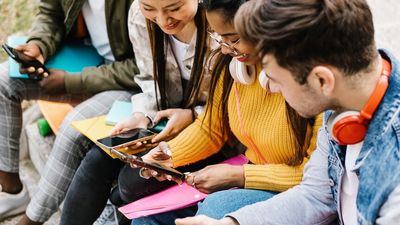 Federal Education MinisterJason Clare backs national policy for school phone rules