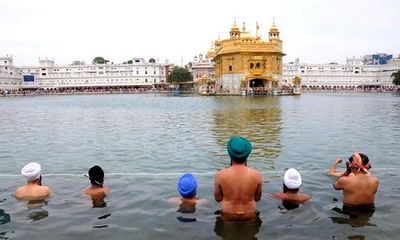 Several devotees take holy dip in Golden Temple 'Sarovar' in Amritsar on Baisakhi