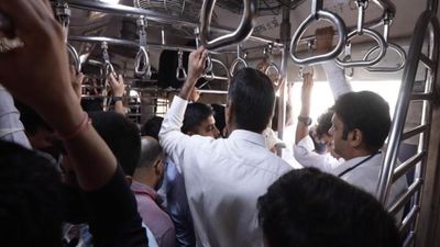 India's exploding population: Infrastructure under strain in Mumbai