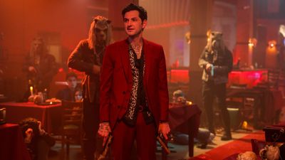 Renfield's Ben Schwartz talks deleted scenes, playing a villain for the first time, and Nicolas Cage's "bananas" Dracula