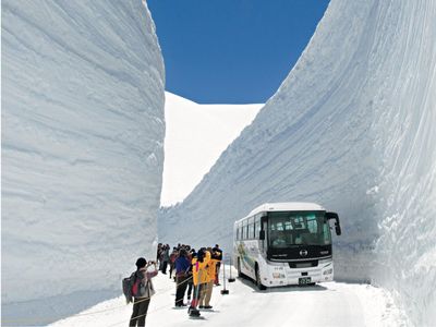 Japan to open 20-meter-deep snow corridor in the mountains