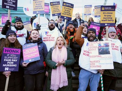NHS braces for more strikes as nurses expected to reject pay deal