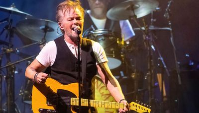 John Mellencamp oozes plenty of heart — and heartland — in rousing Chicago Theatre show