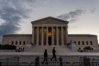 U.S. Supreme Court temporarily restores access to abortion pill