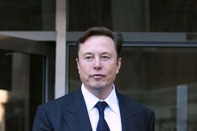 Elon Musk calls to "defund" NPR