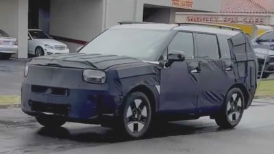 See 2024 Hyundai Santa Fe Conceal Boxy Design In New Spy Video