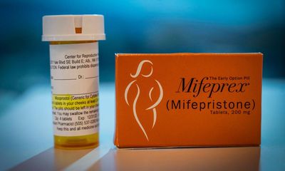 US supreme court temporarily blocks ruling limiting abortion pill access