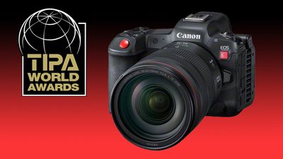 Canon takes home 5 trophies at the TIPA Awards – including 2 for best camera