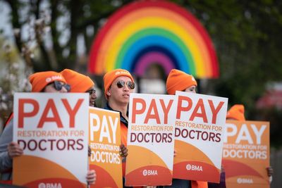 Nurses’ strike over May bank holiday presents ‘serious challenge’ to NHS, health leader warns