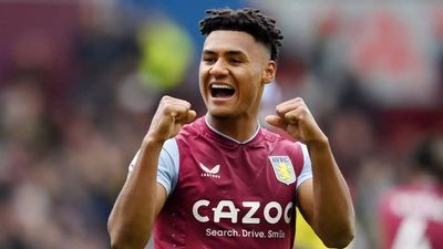 Aston Villa blank Newcastle United 3-0 to close on Premier League top four