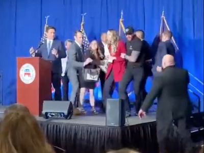 DeSantis interrupted by protesters storming stage during GOP fundraiser event