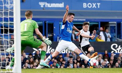 James caps Fulham win to leave Dyche lamenting Everton ‘step backwards’