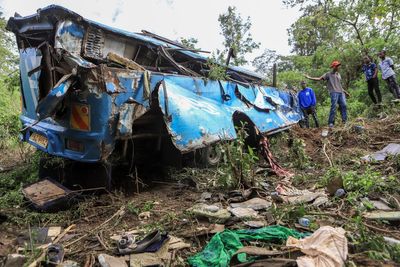 10 people returning from a funeral die in Kenya bus crash