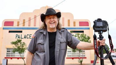 Photographer Brett Leigh Dicks recreates 100-year-old images to record how WA's Goldfields has changed