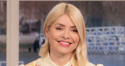 What are shingles and first signs as Holly Willoughby forced off ITV This Morning with painful infection