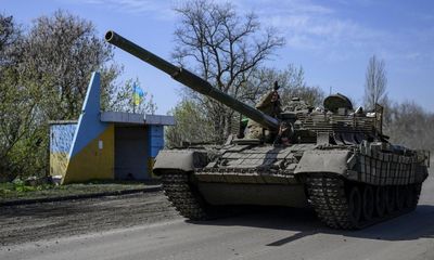 Former senior diplomats urge west to ‘go all in’ on military support for Ukraine