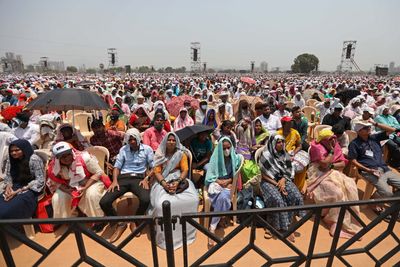 Heatstroke kills 11 at gov’t awards event in India’s Maharashtra