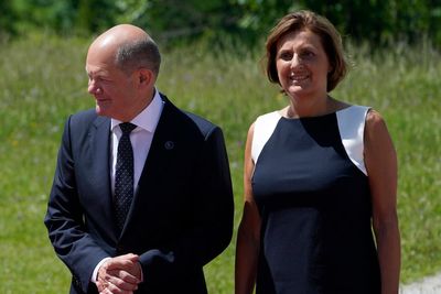 Scholz's wife stepping down as minister in German state