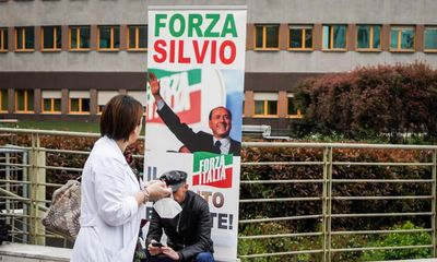 Silvio Berlusconi leaves intensive care after treatment for lung infection