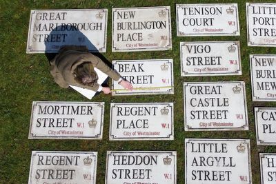 ‘Effortlessly cool’ London street signs from 1950s and ’60s to be auctioned off