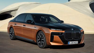 2024 BMW i7 M70 xDrive Debuts With 650 HP, Up To 295 Miles Of Range