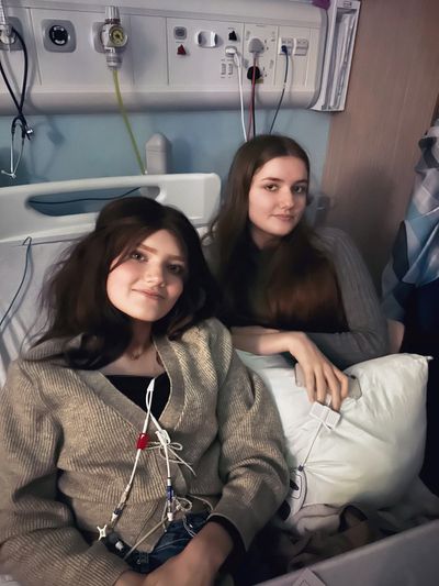 Identical twins suffer same cancer symptoms - even though only one has the disease