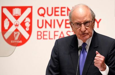 US peace envoy tells N.Ireland leaders: 'Don't let it slip away'