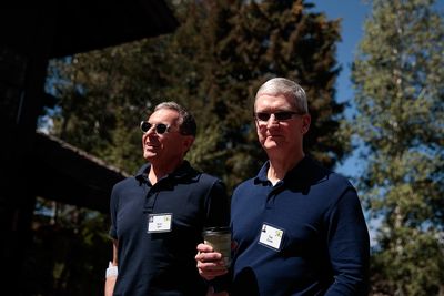 Disney's Bob Iger claims Steve Jobs is his chief inspiration in returning to his old CEO job amid rumors of sale to Apple