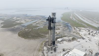 SpaceX scrubs first test launch of behemoth Starship