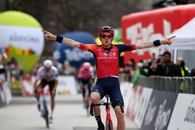 Tour of the Alps: Tao Geoghegan Hart powers up final uphill metres to win opening stage
